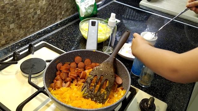 Вкусный суп с чечевицей, суп с копченостями. Чечевичный суп. Быстрый чечевичный суп
