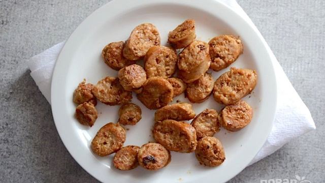 Зимний салат с колбасой