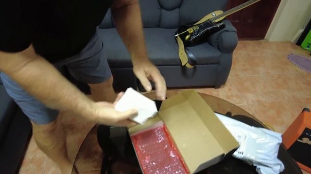 FAKE FENDER STRATOCASTER UNBOXING AND REVIEW смотреть онлайн