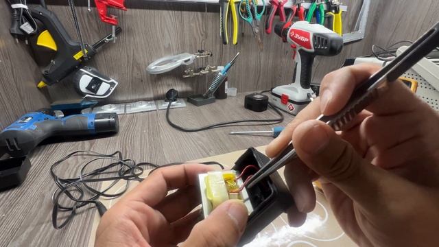 Ремонт зарядного устройства шуруповерта Зубр смотреть онлайн