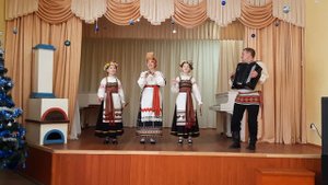 Кальчина Ксения и Орлова Оля "Как на горке на пригорке" р.н.п.