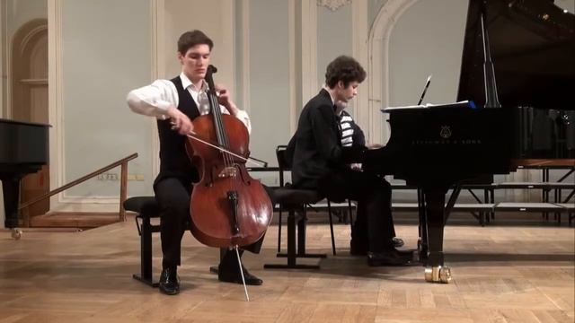 Виолончелист виртуоз. Виолончель + рояль.