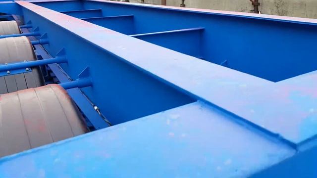 Полуприцеп для перевозки нефтяного оборудования с контейнерными замками