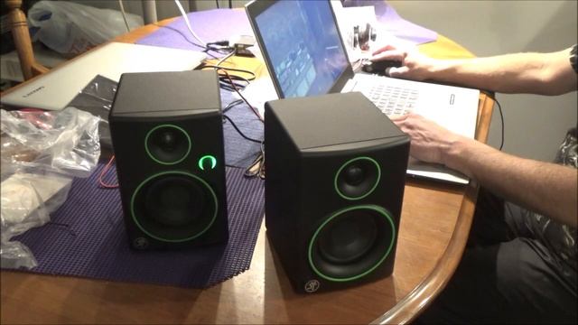Mackie CR3 Reference Monitors Unboxing смотреть онлайн