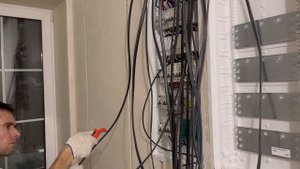 Электрика часть 2. Монтаж трасс, установка и подключение щита. Мой способ протяжки провода в гофру