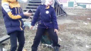 Человек обосрался и немог высрать семечку