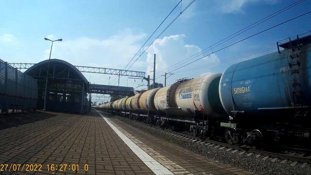 Электровоз ВЛ10К-858 с грузовым поездом (жаркий день 27 июля 2022 г.) смотреть онлайн