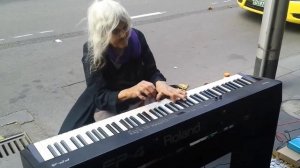 Когда эта бабуля села за пианино, все смеялись Но когда она начала играть   21HD