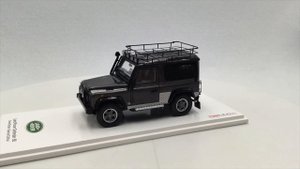 TSM 1:43 Land Rover Defender 90 Tomb Raider Edition (TSM430336)