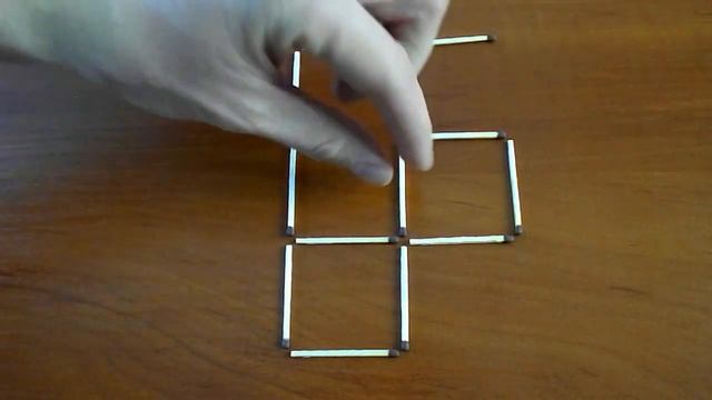 Головоломки со спичками 1/33 Передвиньте 2 спички чтобы получить 3 квадрата