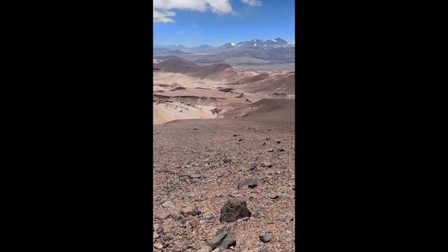 Группа Клуба 7 Вершин в пустыне Атакама на склонах горы Копиапо смотреть онлайн