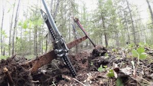 Два дня в лесу Нашёл “Рельсы” “Траки” Живу в палатке и копаю МЕТАЛЛОЛОМ! Часть первая