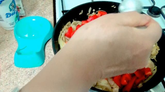 ВКУСНЕЙШИЙ КУРИНЫЙ ПАПРИКАШ СЪЕДАЕТСЯ МОМЕНТАЛЬНО, смотреть онлайн