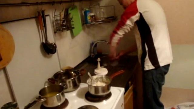 Как живут люди со сломанной челюстью. Битва за еду (2/3) смотреть онлайн