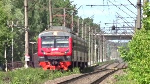 Электропоезд ЭД9Э-0010  отправляется от платформы Стригино