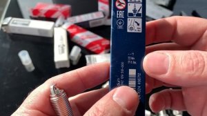 Свечи зажигания / Как отличить подделки / Затяжка / Проверка / Желтый налет/