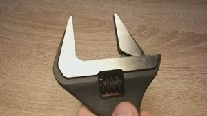 Разводной ключ KRAFTOOL SlimWide 250/50. Рубрика крупным планом.