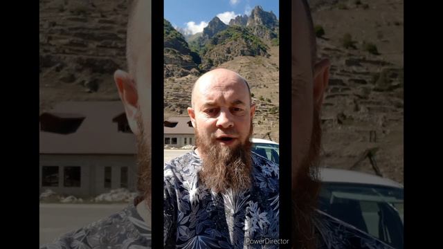 Верхняя Балкария. 100 летний мужчина совершает зухр намаз в мечети. смотреть онлайн