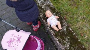 Алиса гуляет с Baby Born