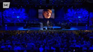 Aled Jones (treble & baritone) - Lloyd Webber Pie Jesu duet at Llangollen 2022