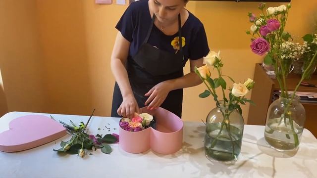 Клубника в шоколаде и цветы, мастер класс. Strawberry in chocolate with flowers gift DIY смотреть онлайн