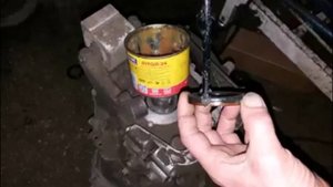 Mercedes Vito 111  W(639). Замена сальника хвостовика механической коробки передач.