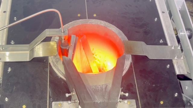 How To Melt Scrap Steel Copper Iron Gold Silver- Small Hydraulic Tilting Induction Melting Furnace смотреть онлайн