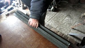 Отрезной станок из Болгарки с протяжкой. Своими руками