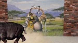 Анечка устроила домашний зоопарк🙉🦁🦍🦛🐍🐊. Зоопарк животных в нашем доме.