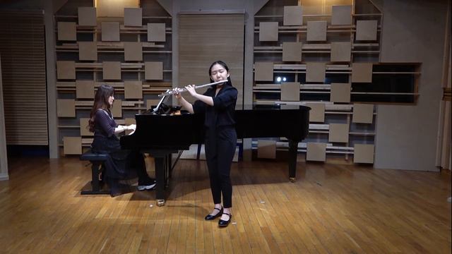 Juha Park. 박주하 Francois Devienne Concerto No. 7 in E minor. First Movement смотреть онлайн