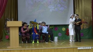Интерактивный спектакль "Незнайка и его друзья" школьного театрального кружка "Вдохновение"