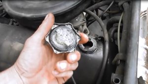 2 ч. Определение что Прогорела Прокладка под Головкой Двигателя и Ремонт