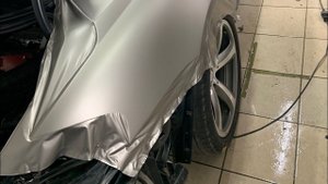 BMW 650i оклейка кузова в премиум пленку серебристый матовый металлик.