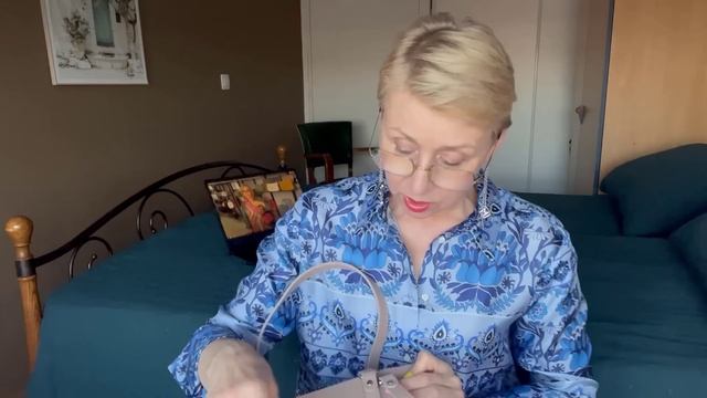 Прошла Собеседование Как Сделать Карьеру в 60 лет во Франции КУЛЬТОВАЯ ОБУВЬ ФРАНЦУЖЕНОК смотреть онлайн