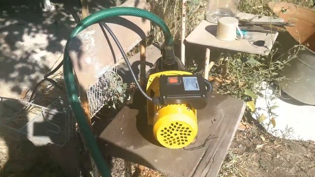 Насос Хозяин НА-400 в действии. смотреть онлайн