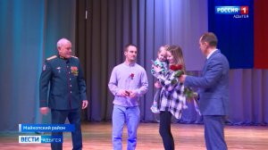 В Центре народной культуры поселка Тульского вручили боевые награды участникам военной спецоперации