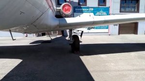 Самолет Як-40 на улице Красноярска