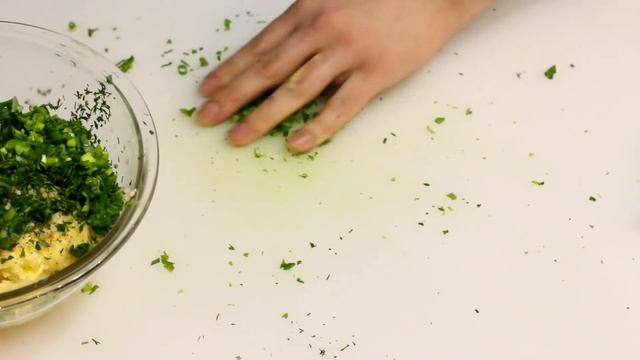 Чесночное-сливочное масло с зеленью