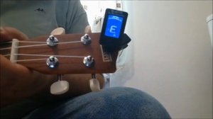 Joyo JT-01 - Clip on tuner for Guitar, Bass, Violin, Ukulele C and Ukulele D - Demo test