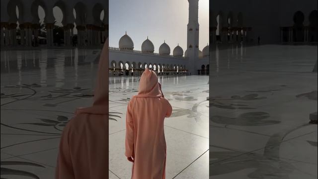 Мечеть в Абу-Даби очень красивая 