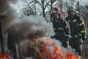 Огнеупорная красота: севастопольские сотрудницы МЧС России не боятся дыма и пламени