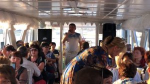 Ирек Нугуманов от души спел на теплоходе Чайка в Уфе