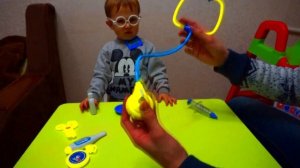 ОТКРЫВАЕМ ДЕТСКИЙ НАБОР ДОКТОРА ДЛЯ МАЛЫШЕЙ РАСПАКОВКА ДЕТСКИХ ИГРУШЕК ТИМУРКА МАЛЕНЬКИЙ ДОКТОР