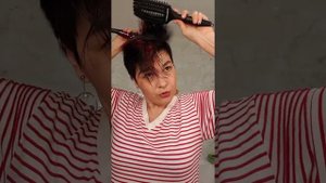 Подсмотрела новый метод укладки коротких волос расчёской-скелеткой: 7 минут и красотка