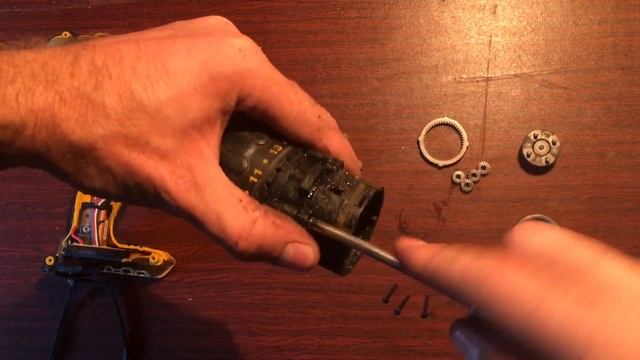 Поломка редуктора шуруповерта DeWALT DCD 771 смотреть онлайн