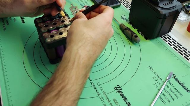 Сборка аккумулятора 21В 8.9Ач смотреть онлайн