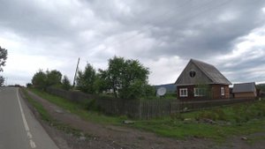 The small Altai village of Uskuch from the car window. Маленькое Алтайское село Ускуч из автомобиля
