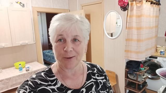 Целый день варила варенье из клубники и вишни???