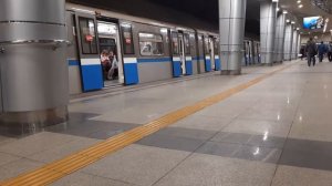Казанское метро. Поезд 81-740.4 Русич.4, №0240-0802-0241, прибывает на станцию Козья Слобода. Казан