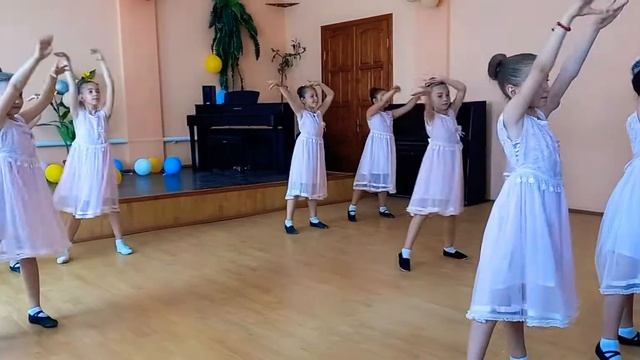 Коллектив ,,Эсперанс,,1 класс Старокозацкой музыкальной школы(бальные танцы)